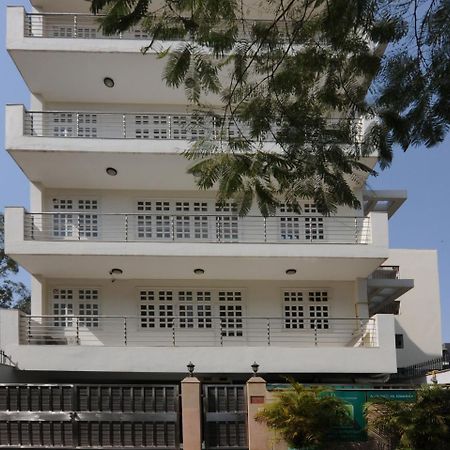 Hotel Mehra Residency At The Airport Neu-Delhi Exterior foto