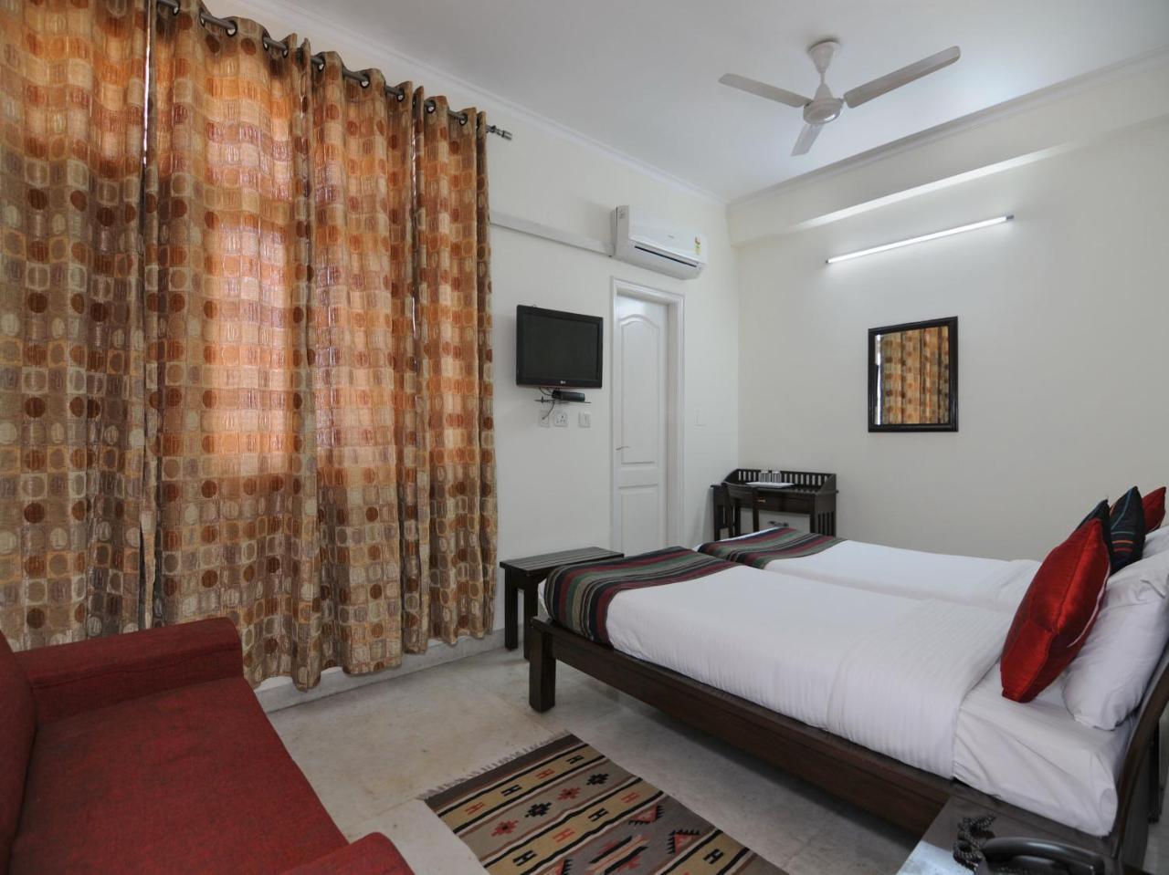 Hotel Mehra Residency At The Airport Neu-Delhi Exterior foto