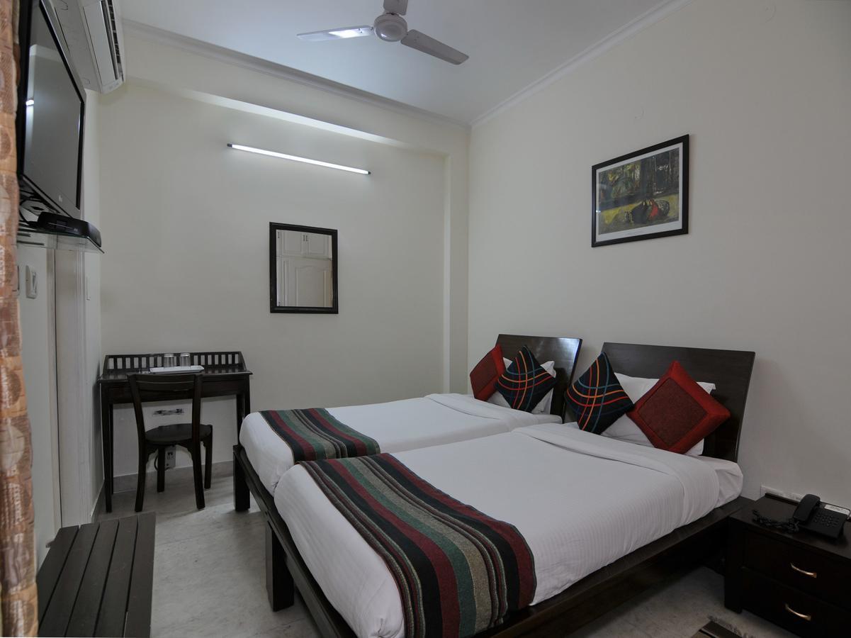 Hotel Mehra Residency At The Airport Neu-Delhi Exterior foto