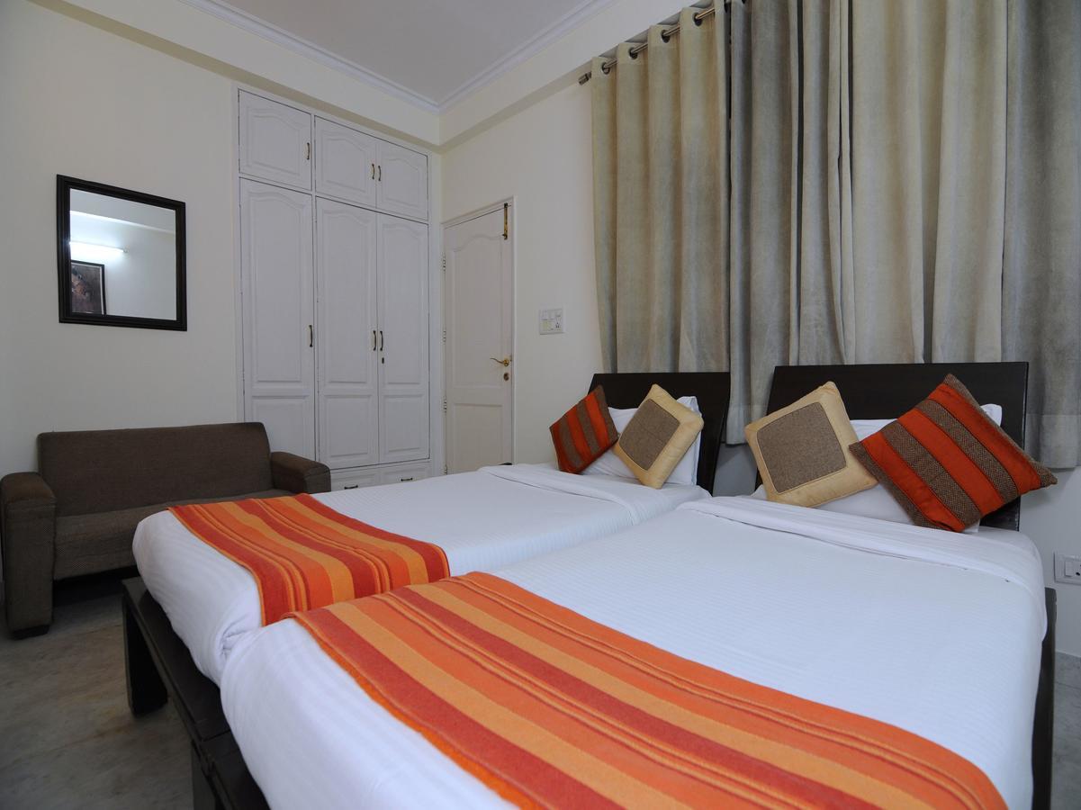 Hotel Mehra Residency At The Airport Neu-Delhi Exterior foto
