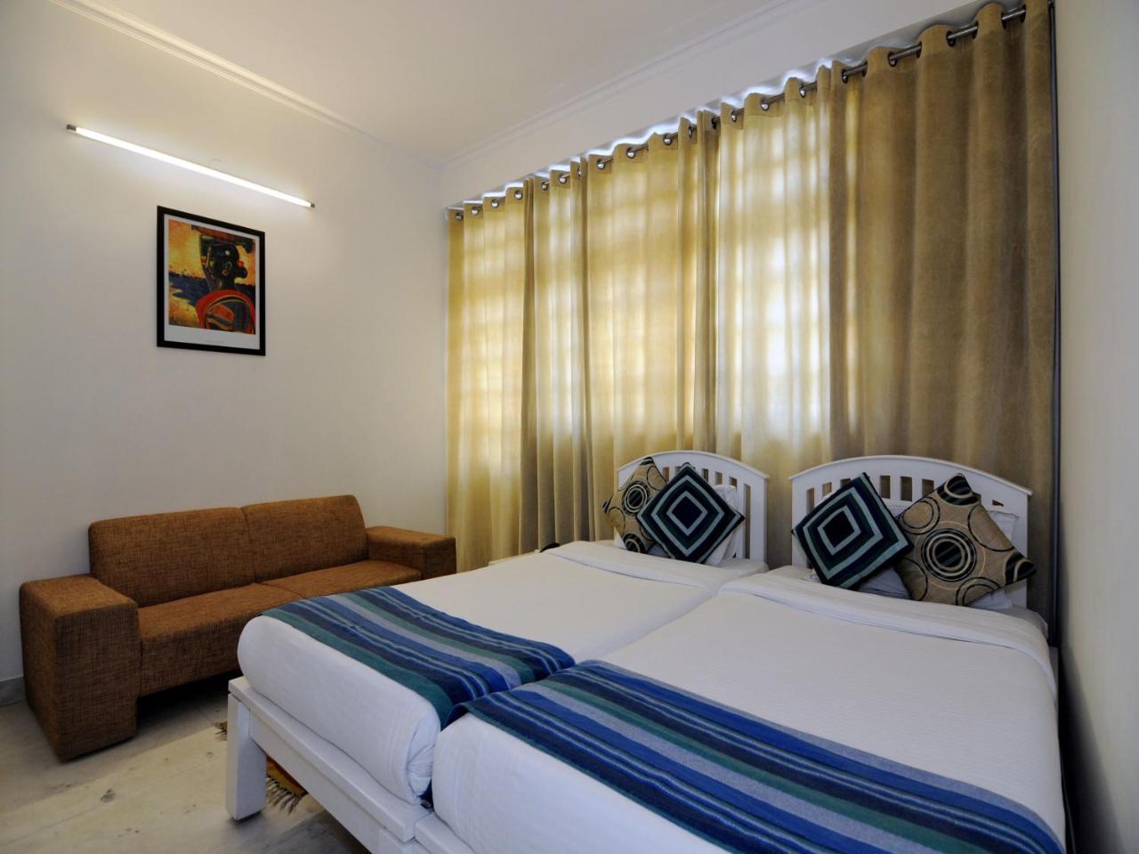 Hotel Mehra Residency At The Airport Neu-Delhi Exterior foto