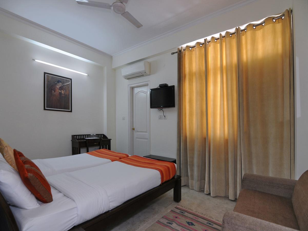 Hotel Mehra Residency At The Airport Neu-Delhi Exterior foto