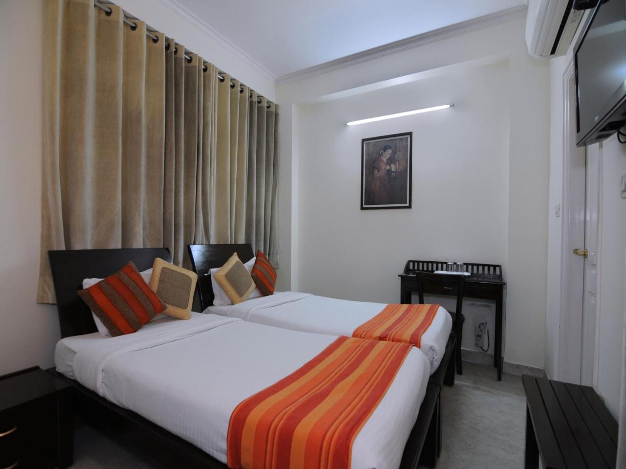 Hotel Mehra Residency At The Airport Neu-Delhi Exterior foto