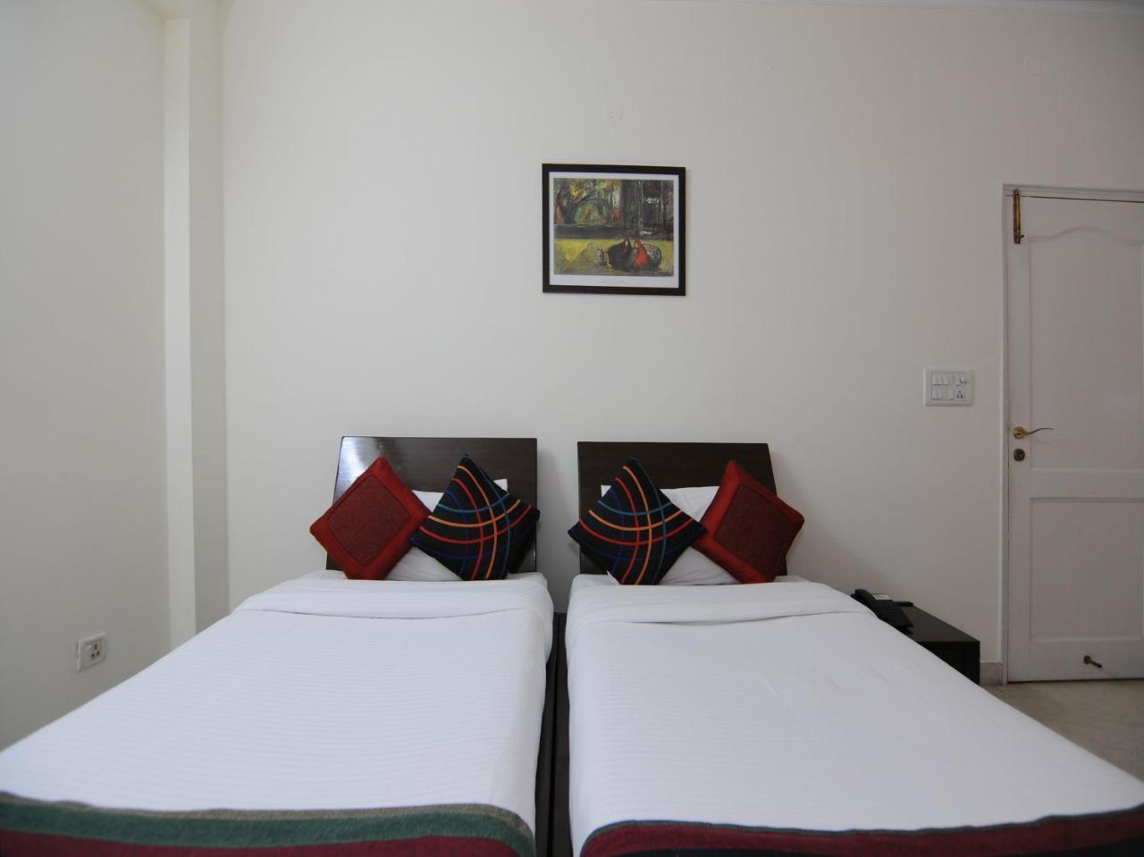 Hotel Mehra Residency At The Airport Neu-Delhi Exterior foto